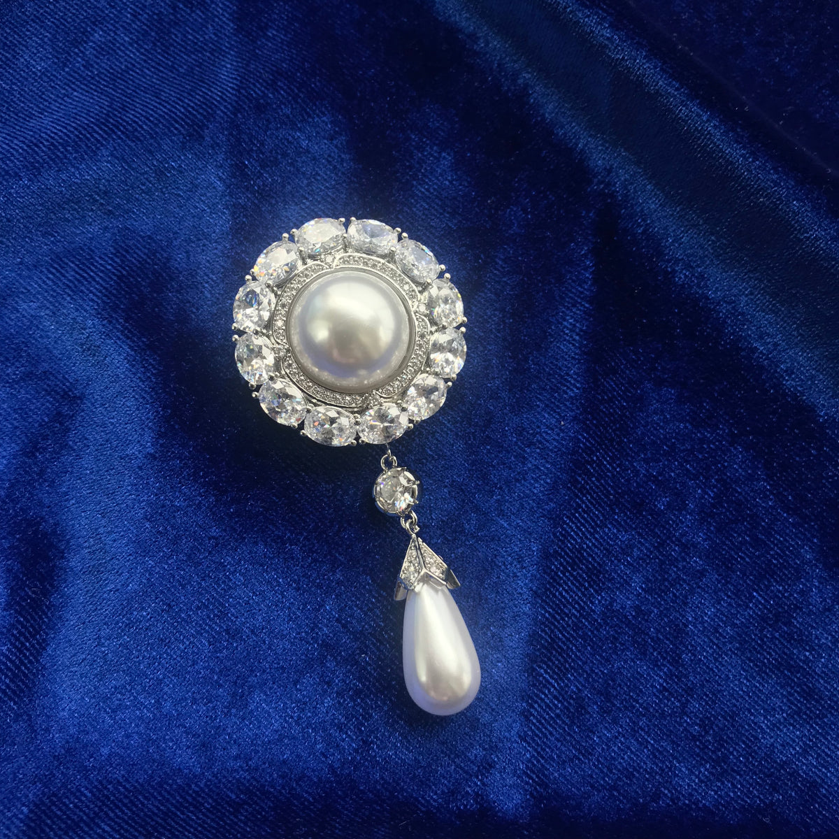 Herlipto Lip Pearl Brooch - アクセサリー